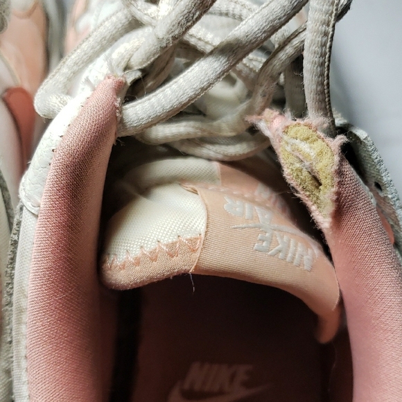 Nike Women's Cream and Pink Sneakers Size 8 - Picture 5 of 5